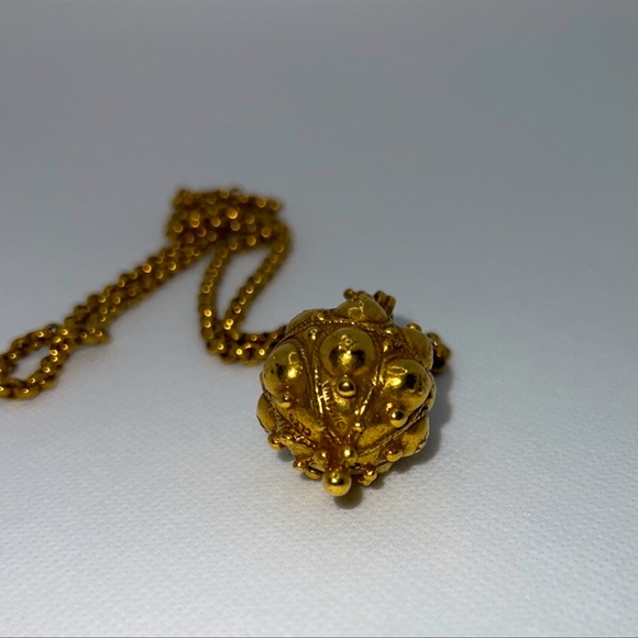 Metropolitan Museum of Art 22K Plated Necklace - Picture 3 of 6